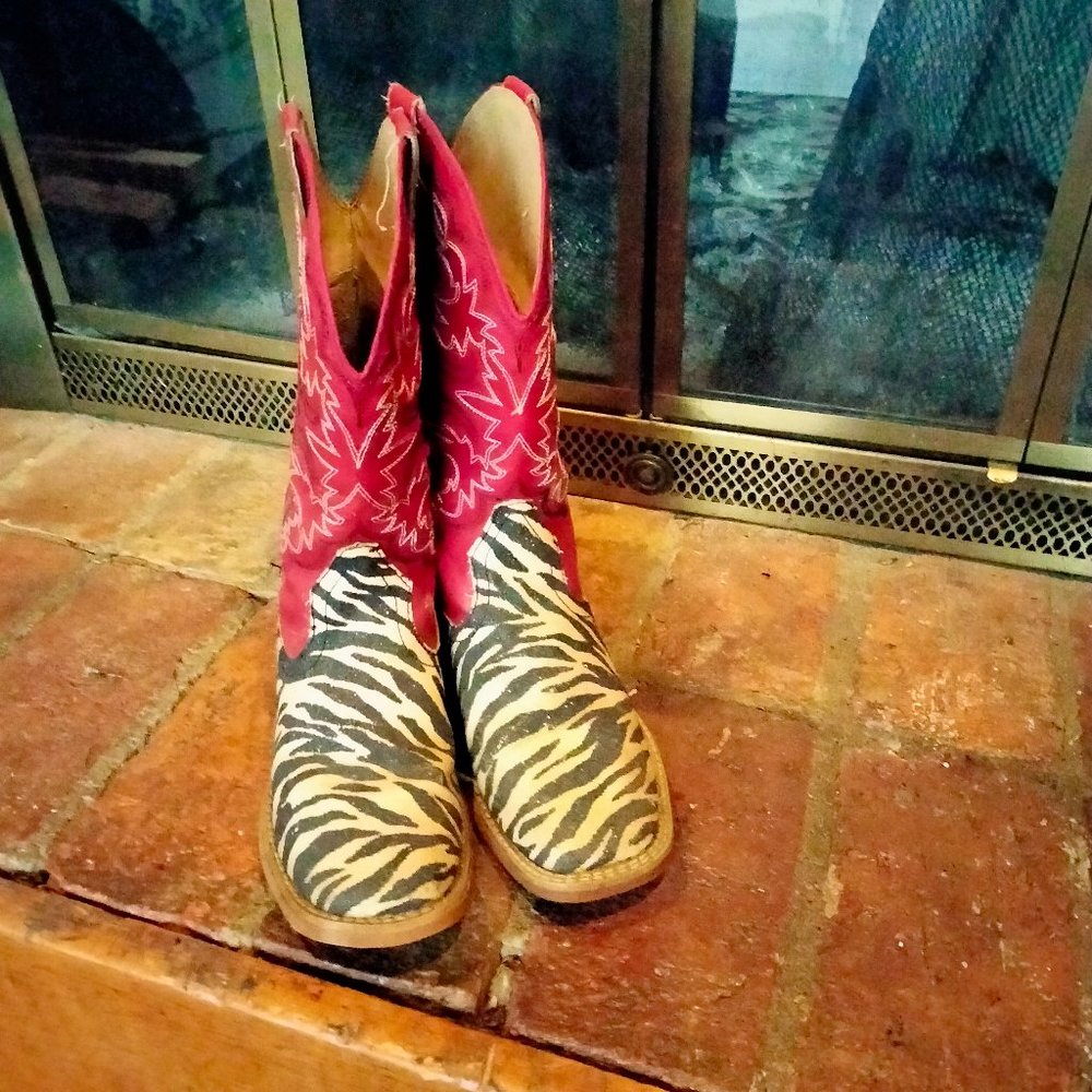 Red/animal print cowgirl boots